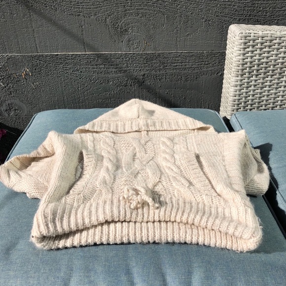 American Eagle Cozy Cream short-sleeve sweater - Picture 8 of 16